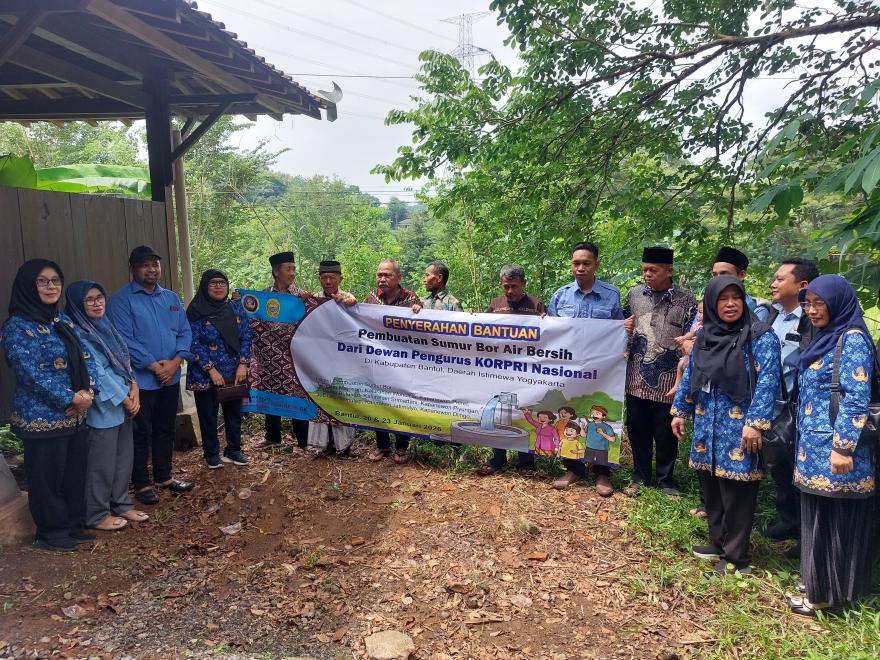 Penyerahan Bantuan Pembuatan Sumur Bor di Padukuhan Mojosari